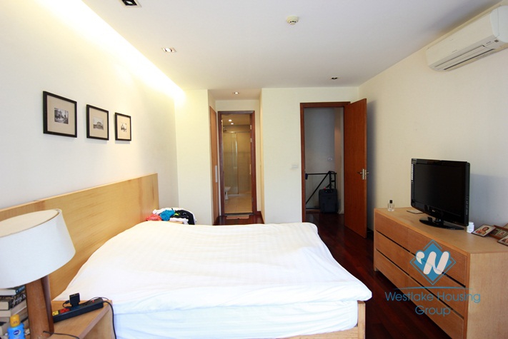 A beautiful duplex apartment with 2 bedrooms for rent in Xuan Dieu street, Tay Ho, Ha Noi